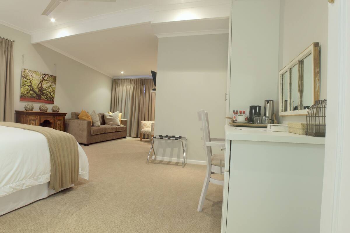 Room (6 Angel Oak) | Living area | Flat-screen TV