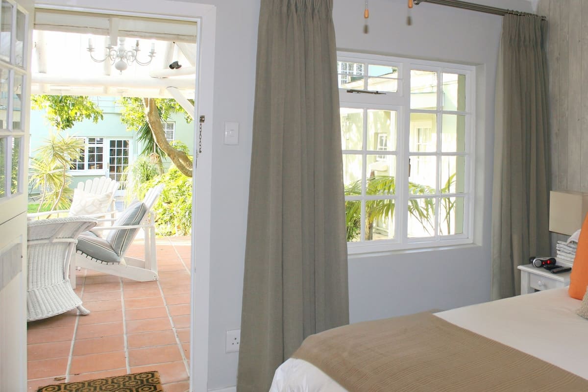 Room (7 Baobab) | In-room safe, cribs (free), WiFi (surcharge)