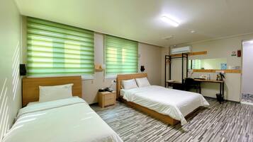 Twin Room | Desk, blackout curtains, soundproofing, free WiFi