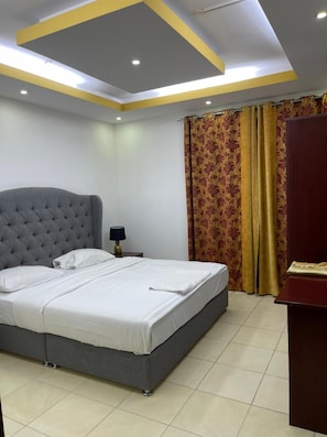 Deluxe appartement, uitzicht op de stad | 1 slaapkamer, luxe beddengoed, een kluis op de kamer