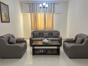 1 개의 침실, 고급 침구, 객실 내 금고, 각각 다르게 가구 비치