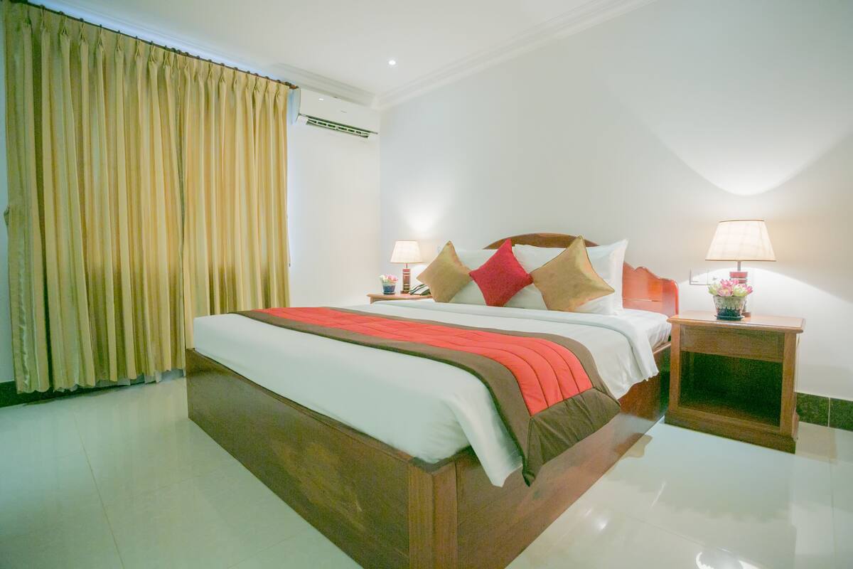 Quarto casal luxo, vista para a cidade | Roupas de cama premium, frigobar, cofres nos quartos, escrivaninha