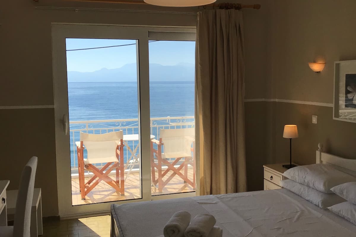 classic double room, sea view | pillow-top beds, desk, blackout curtains, soundproofing