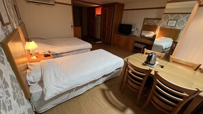 Twin Room | Free WiFi, bed sheets, wheelchair access - Gimcheon Park Tourist Hotel (Gimcheon)
