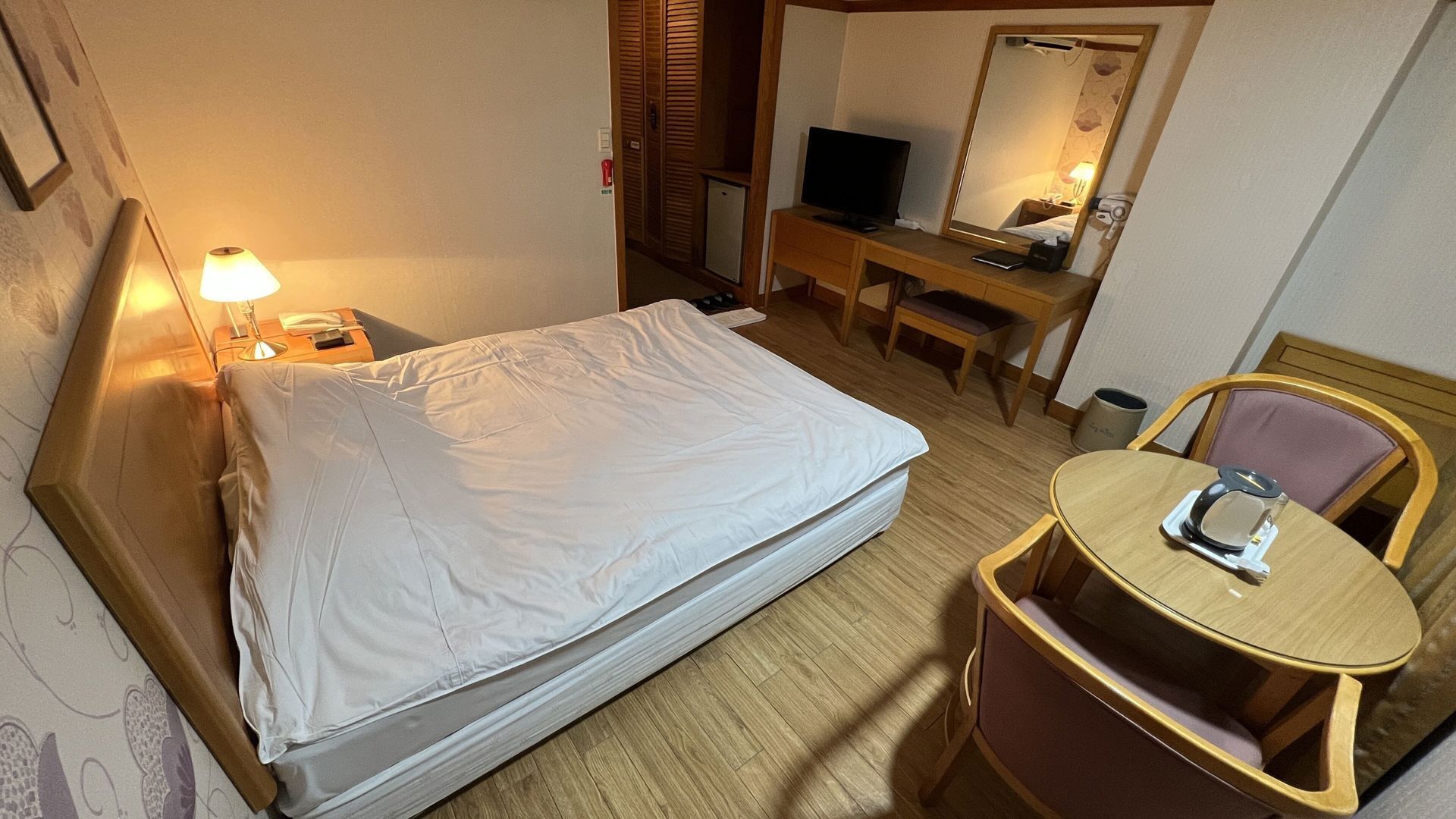 Free WiFi, bed sheets, wheelchair access
