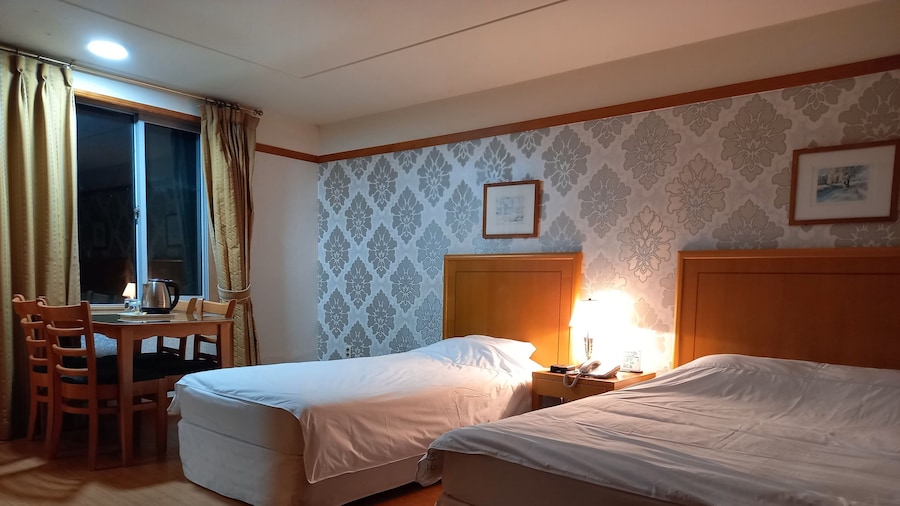 Gimcheon Park Tourist Hotel