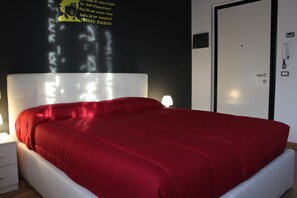 Kamer (Viola) | Een minibar, een bureau, gratis wifi