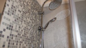 A shower with a chrome finish, a handheld showerhead, and a wall-mounted showerhead. - Affittacamere Pavia (Pavia)