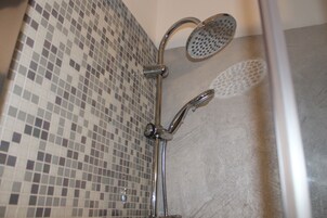 Room (Viola) | Bathroom shower