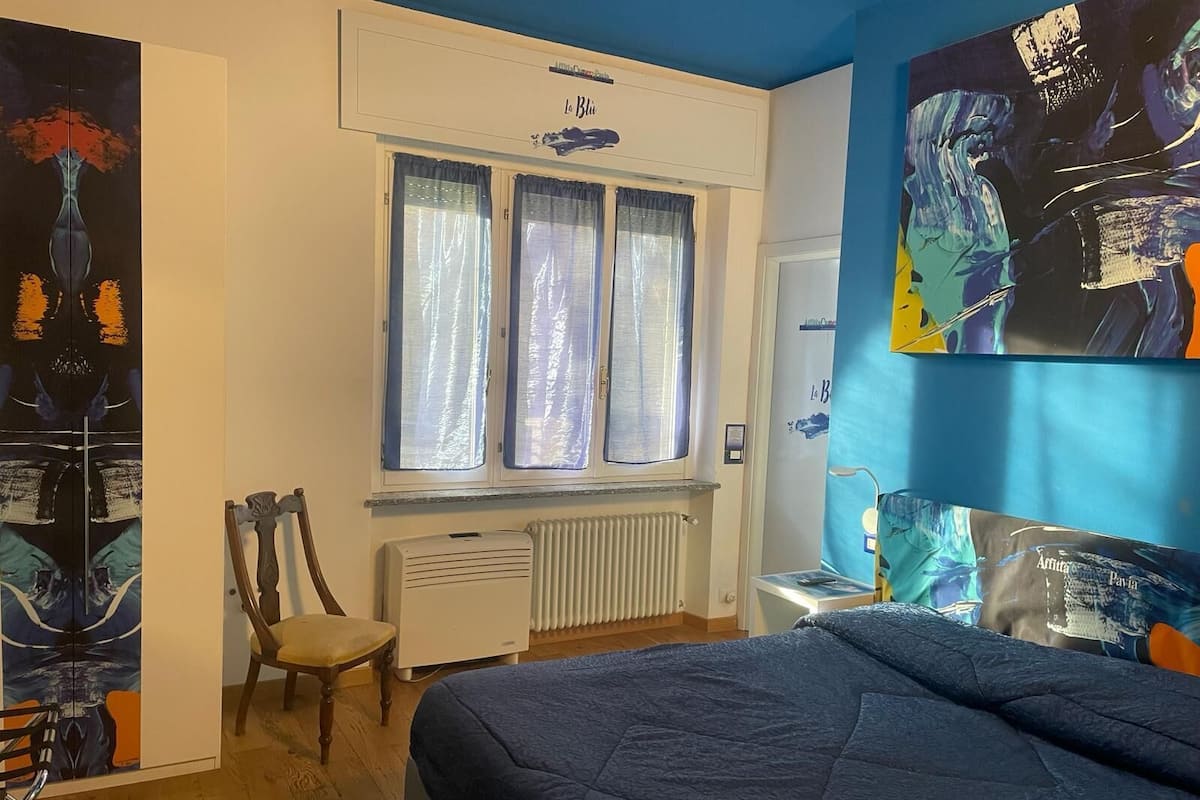 Deluxe Quadruple Room (Blu) | Minibar, desk, WiFi (free)