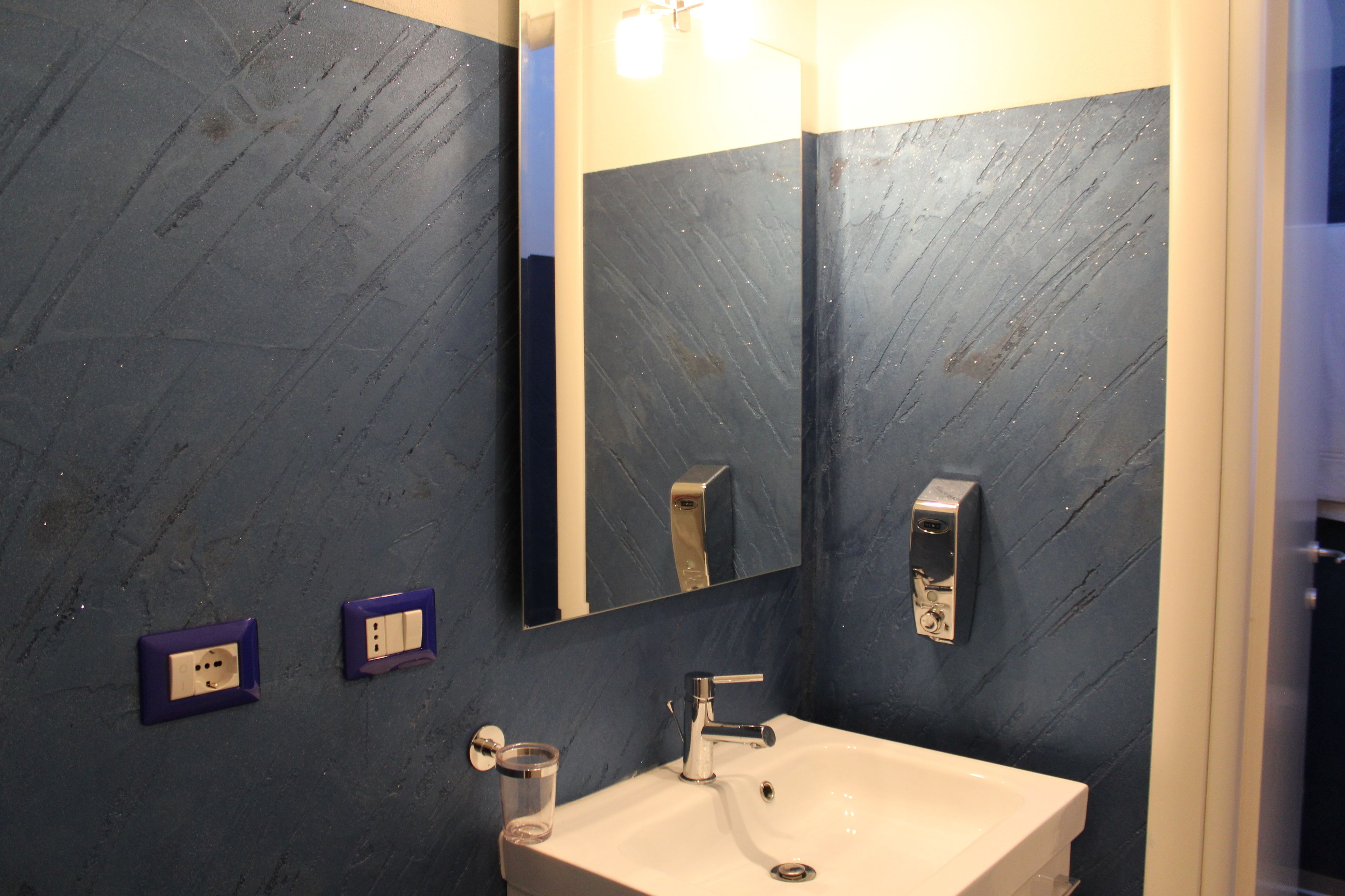 Deluxe Quadruple Room (Rossa) | Bathroom | Shower, free toiletries, hair dryer