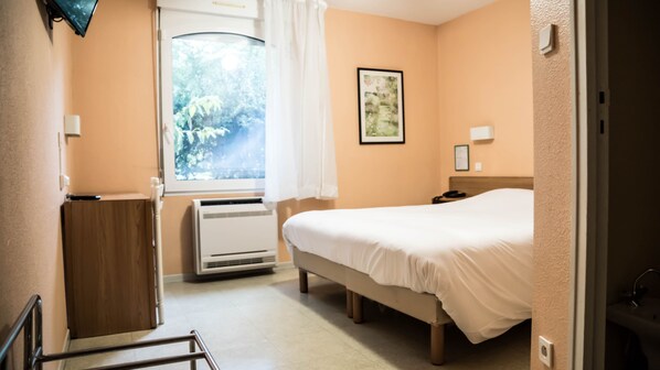 Chambre Double Économique | Coffres-forts dans les chambres, bureau, chambres insonorisées