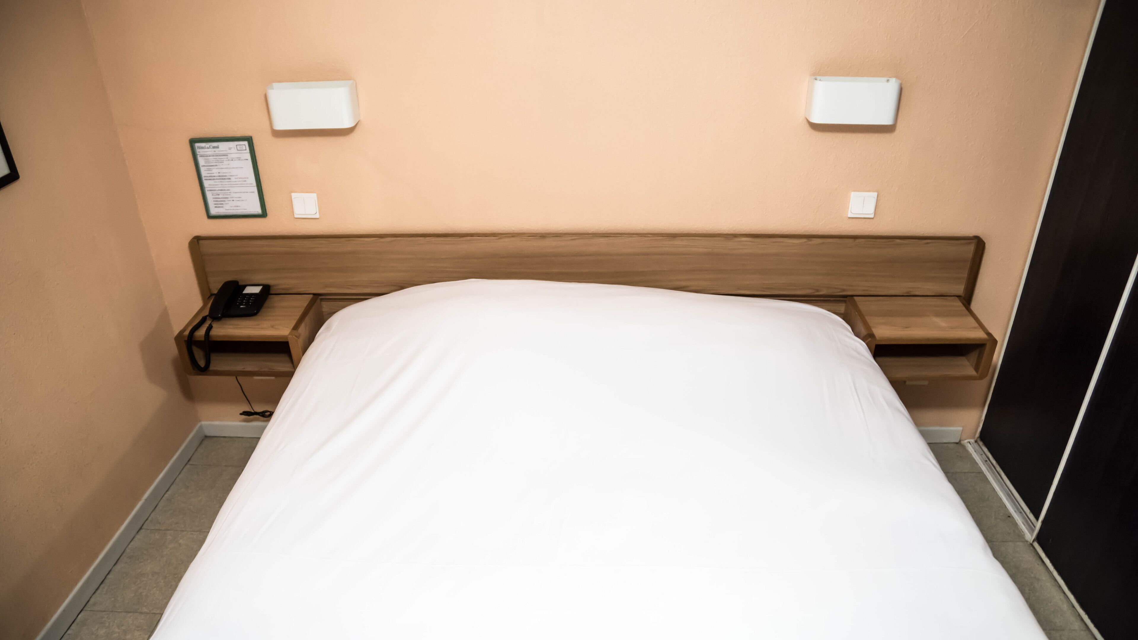 Economy-Doppelzimmer | Zimmersafe, Schreibtisch, schallisolierte Zimmer, kostenlose Babybetten