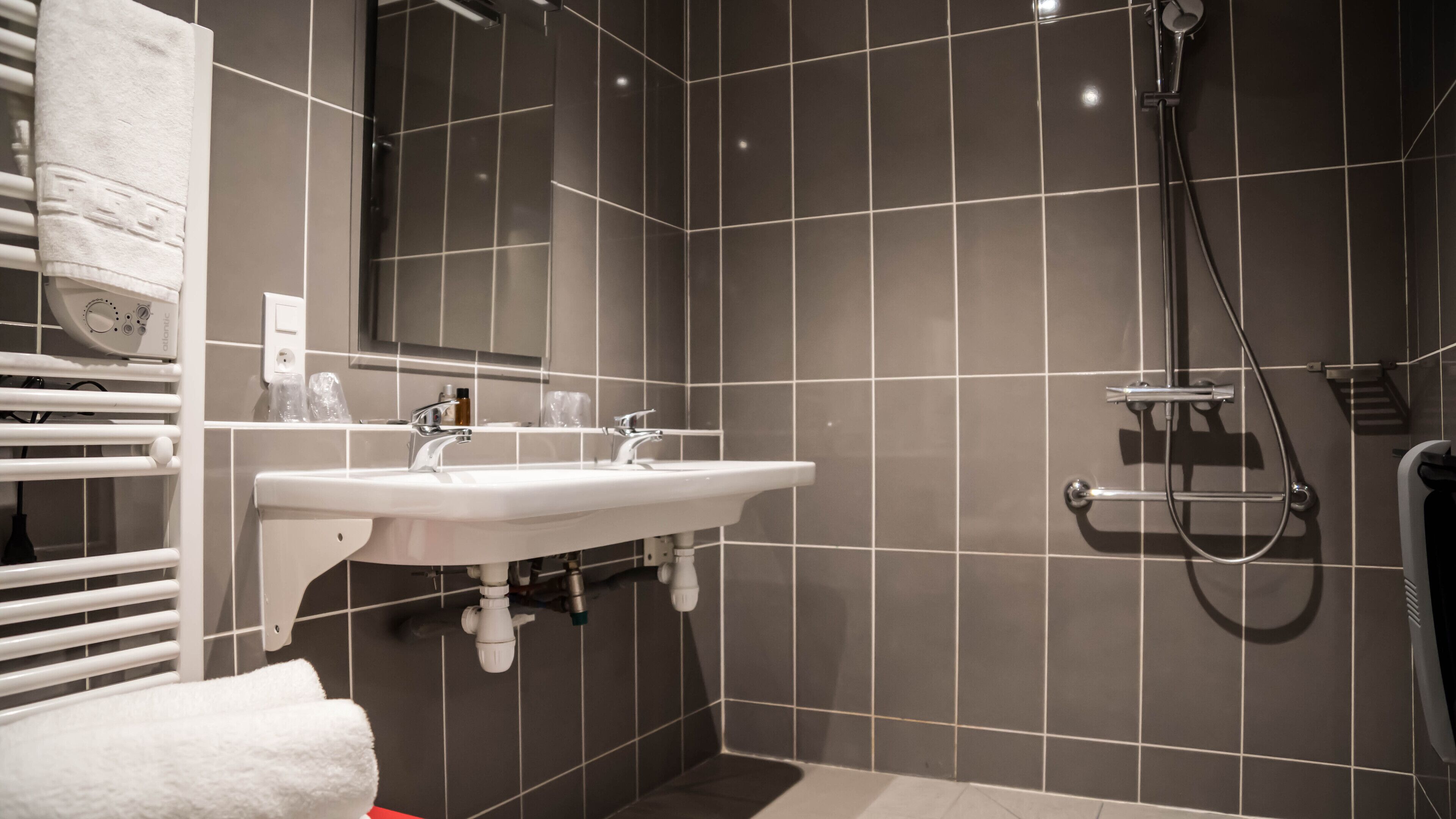 deluxe quadruple room | bathroom | free toiletries, hair dryer, bidet, towels