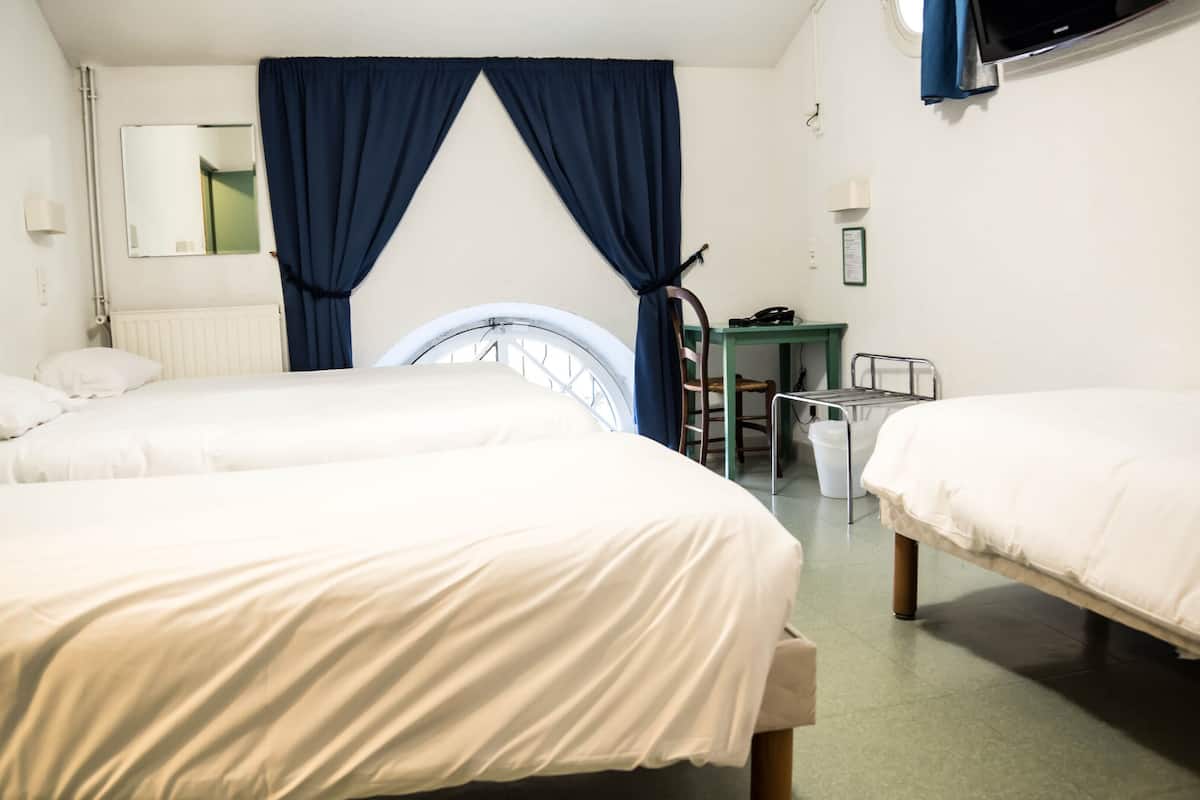 family quadruple room | in-room safe, desk, soundproofing, free cots/infant beds