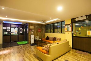 Coin salon dans le hall