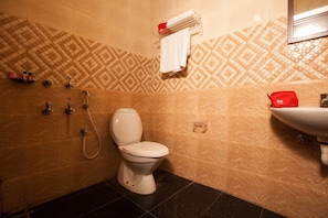 Chambre Standard avec lits jumeaux, 1 chambre, salle de bains privée | Salle de bain