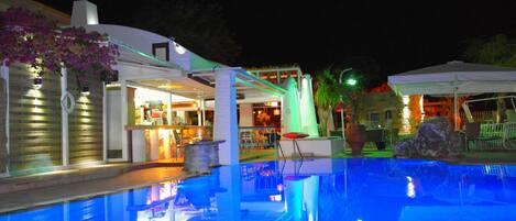 Seasonal outdoor pool, pool umbrellas, sun loungers