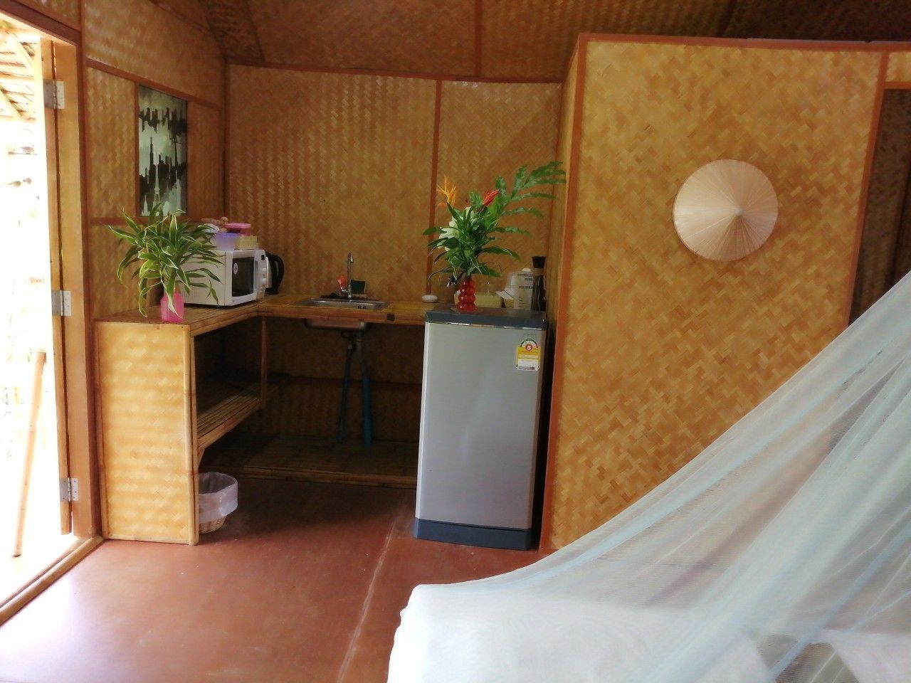 bungalow | private kitchenette | fridge, microwave, coffee/tea maker, electric kettle