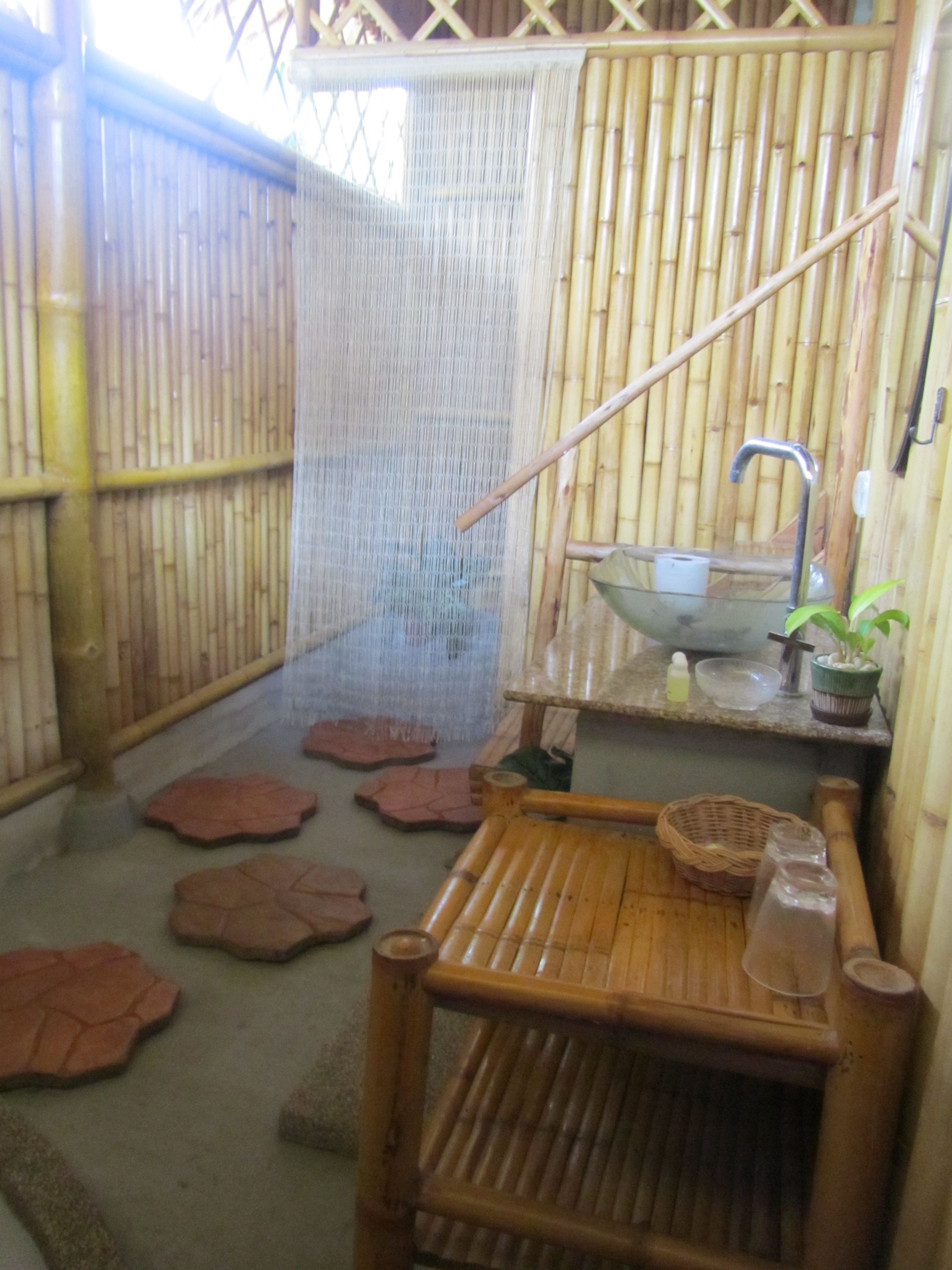 bungalow | bathroom | shower, free toiletries, hair dryer, towels