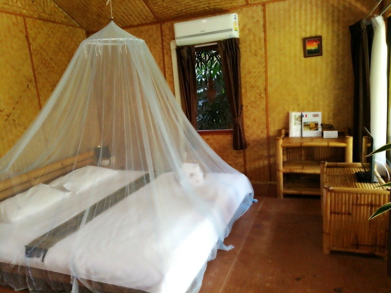 bungalow | premium bedding, minibar, in-room safe, desk