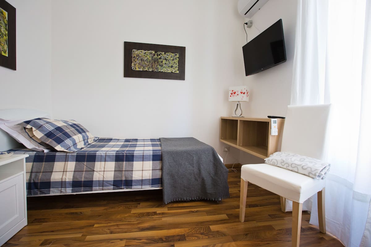 Habitación individual estándar | Sábanas italianas Frette, edredón y wifi gratis