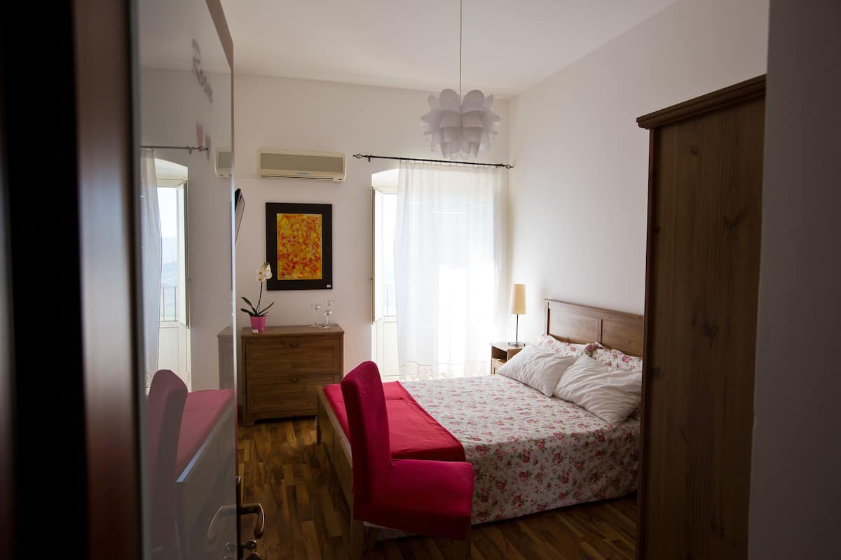Habitación doble estándar, 1 cama matrimonial | Sábanas italianas Frette, edredón y wifi gratis