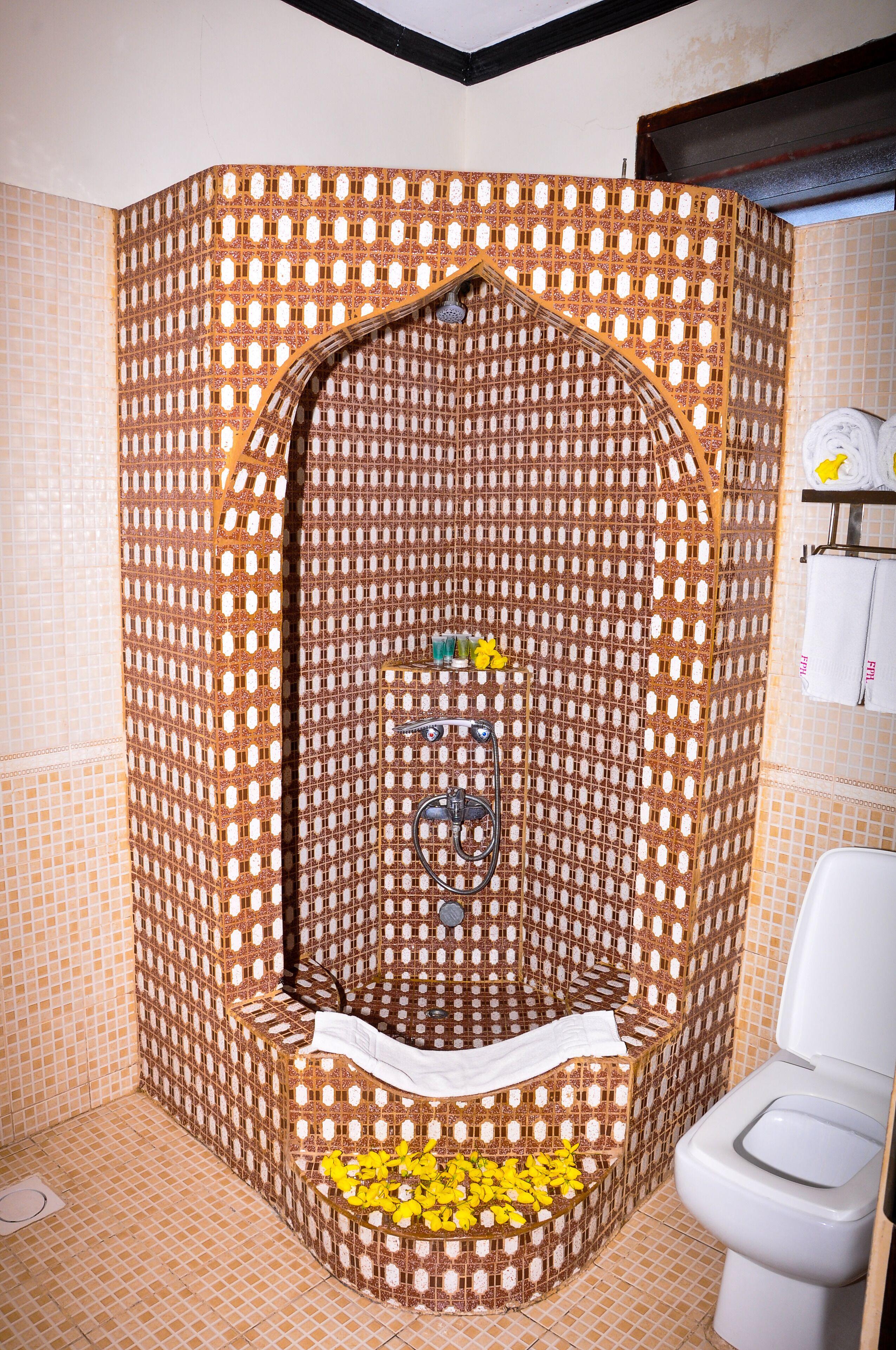 deluxe double room | bathroom | shower, free toiletries, hair dryer, slippers