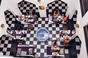 Tempat makan outdoor