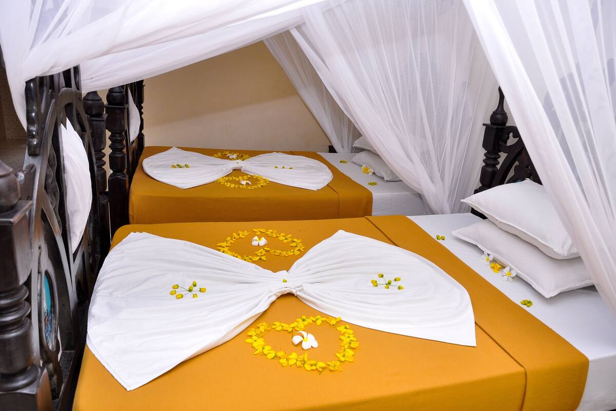 Standard Twin Room, 2 Twin Beds | Premium bedding, minibar, in-room safe, desk