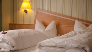 Zimmersafe, Schreibtisch, laptopgeeigneter Arbeitsplatz