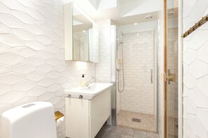 Basic Apartment, 2 Bedrooms, Sauna (Mitt i Åre, ski-in) | Bathroom | Hair dryer, soap, toilet paper - Åre Travel - Center (Are)