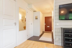2 bedrooms, iron/ironing board, free WiFi