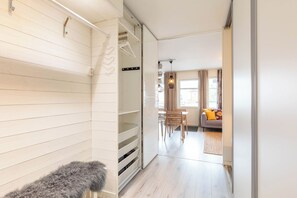 A hallway with a wooden floor leading to a living area with a sofa and chairs. - Åre Travel - Center (Are)