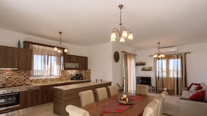 Luxury Villa, 4 Bedrooms | Private kitchen - Elpidis Villa (Faistos)