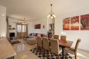Luxury Villa, 4 Bedrooms | In-room dining - Elpidis Villa (Faistos)