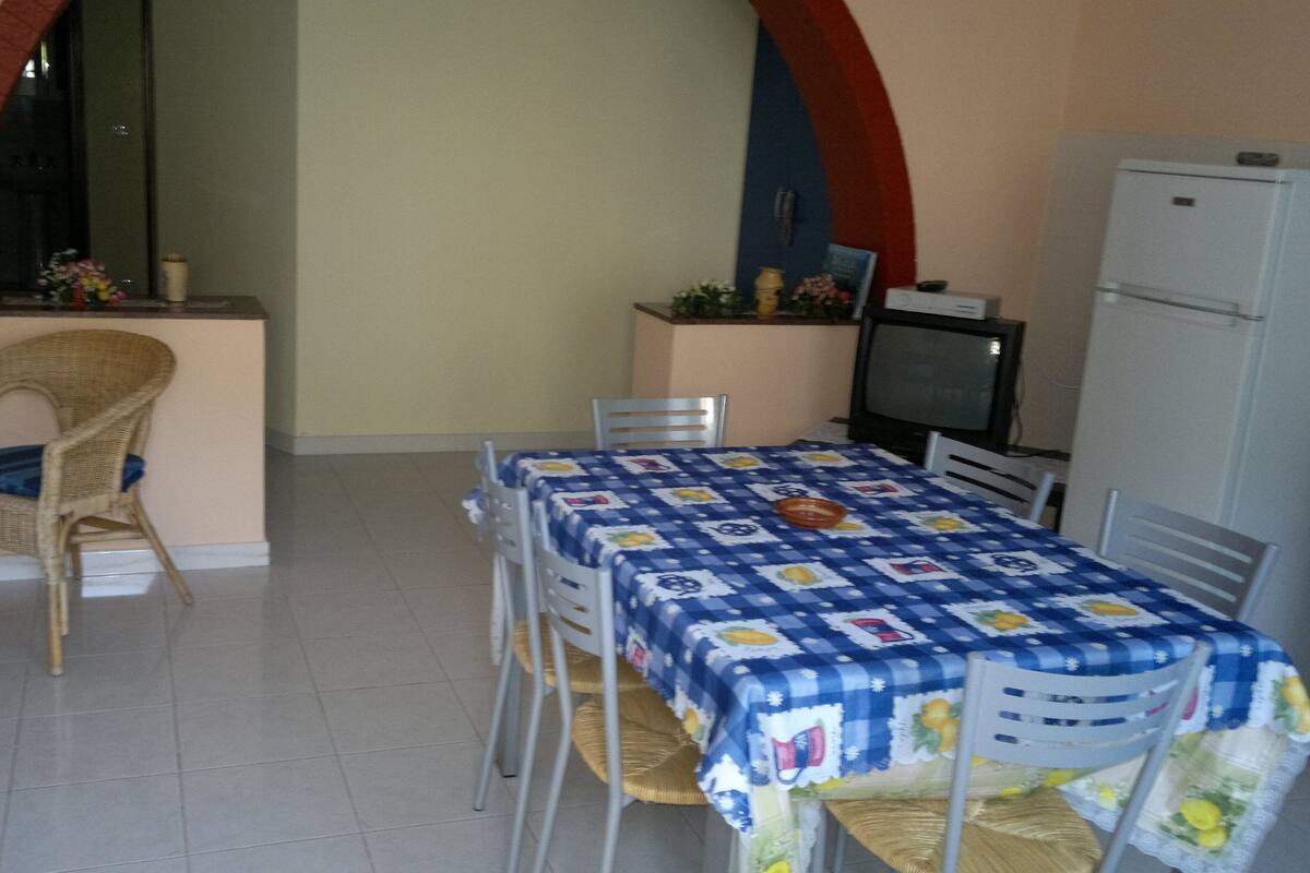Apartment, 1 Bedroom, Kitchen, Garden Area | In-room dining