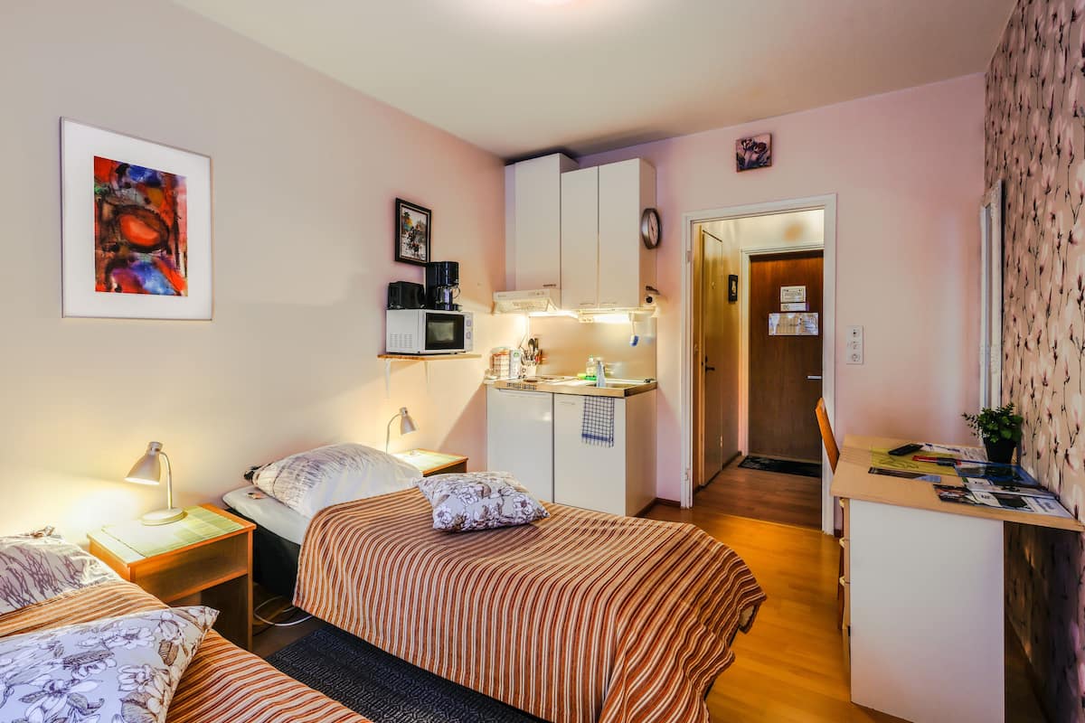 Premium bedding, desk, blackout curtains