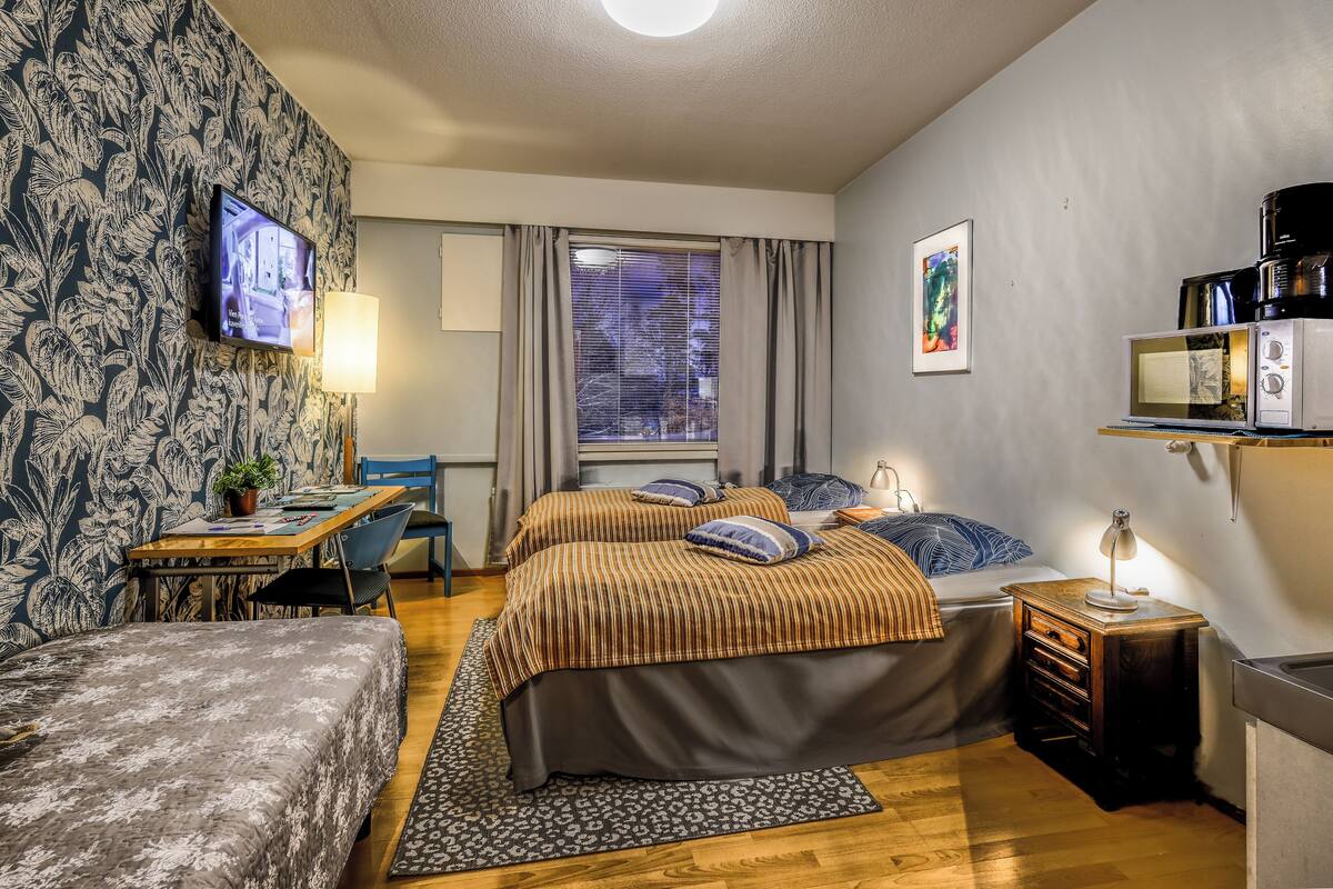 Premium bedding, desk, blackout curtains