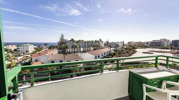 Een kluis op de kamer, een bureau, verduisterende gordijnen, gratis wifi