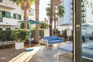 Poolside bar