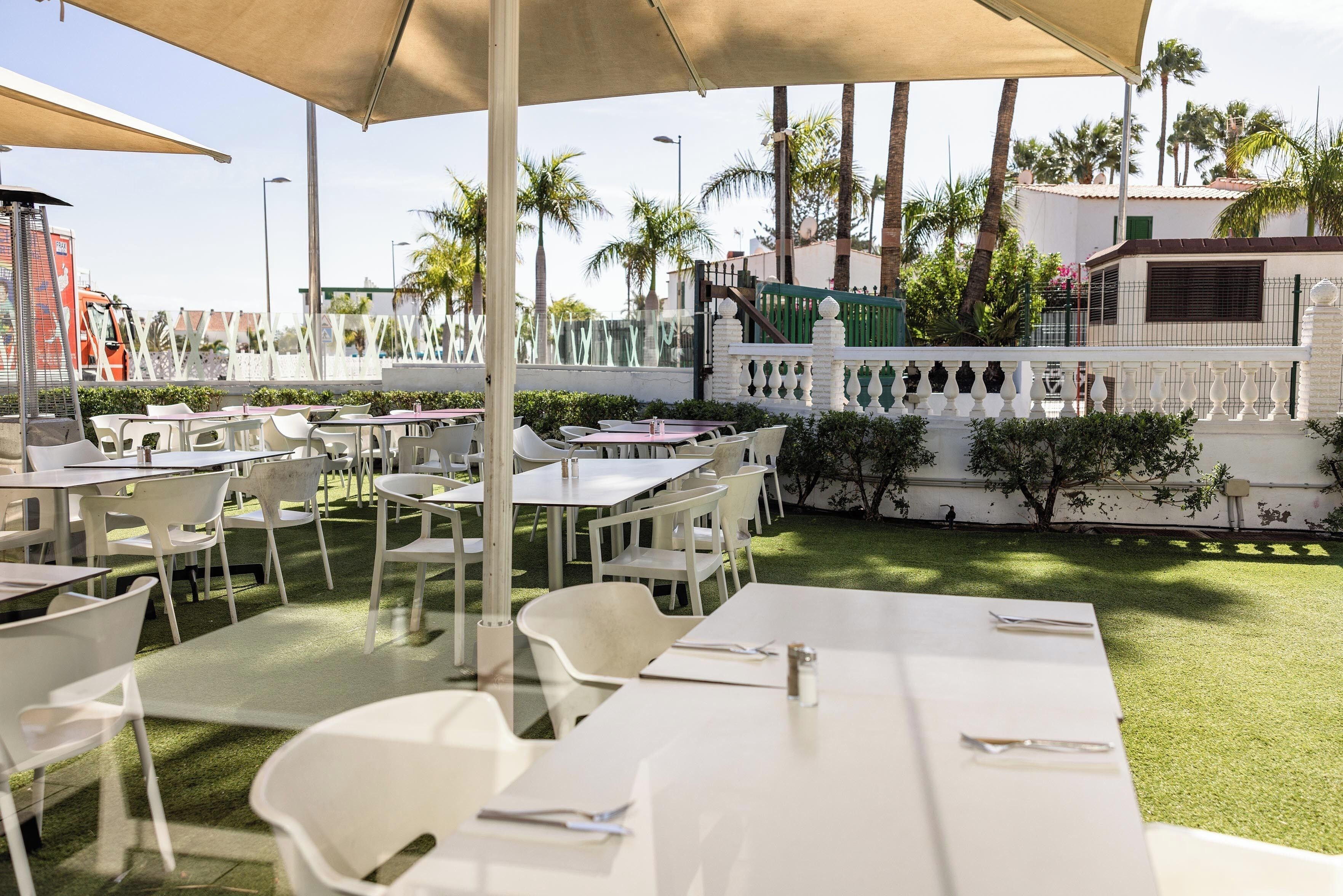 breakfast, lunch, dinner served; international cuisine