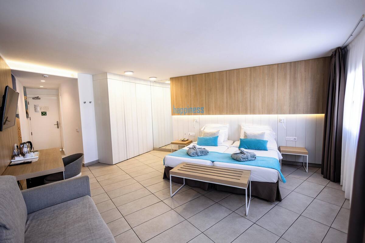 in-room safe, desk, blackout curtains, free wifi