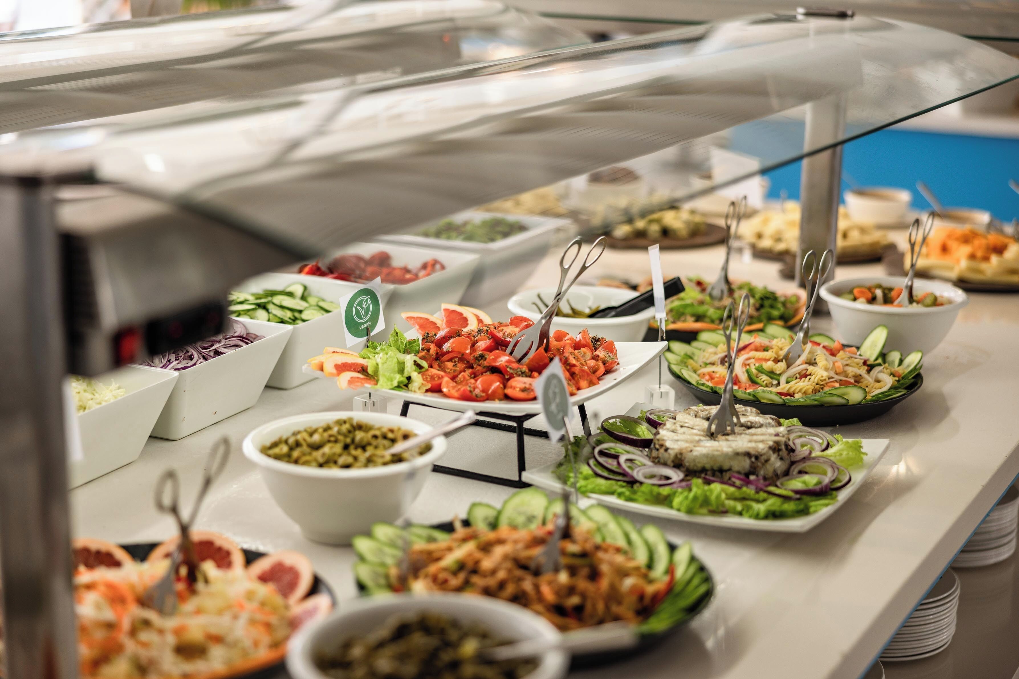 breakfast, lunch, dinner served; international cuisine