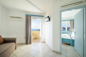 Sea-view apartment: Beach-Front