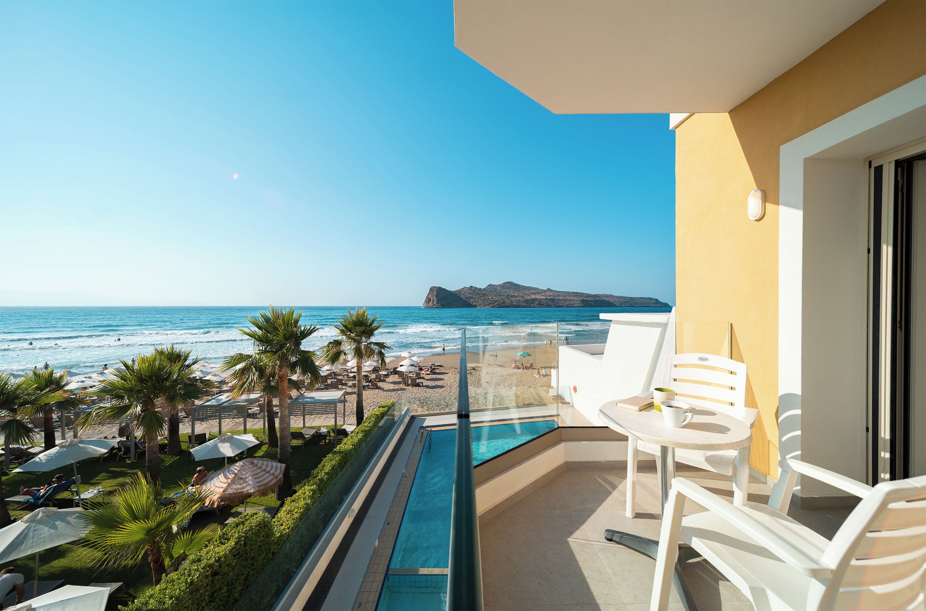 Sea-view apartment: Beach-Front | Terrace/patio