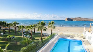 Sea-view apartment: Beach-Front | Memory-foam beds, in-room safe, soundproofing, iron/ironing board