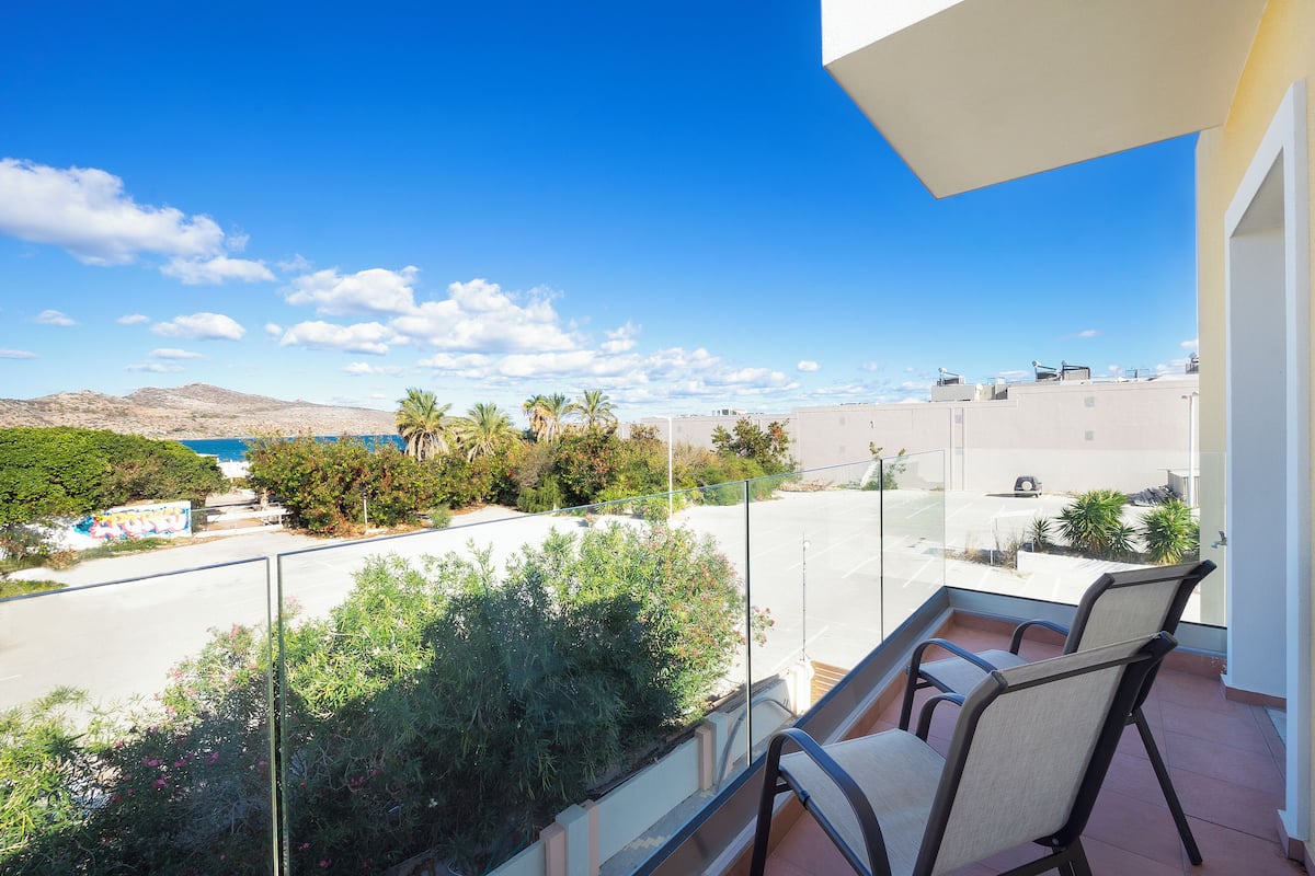 Studio, Sea View | أسرّة بإسفنج يتكيف مع شكل الجسم وخزنة داخل الغرفة وتجهيزات عازلة للصوت