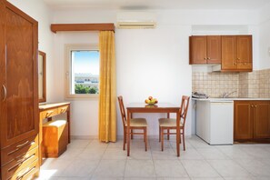 Studio, Sea View | 记忆海绵床垫、客房内保险箱、隔音、熨斗/熨板
