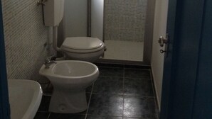 Studio, Balcony, City View | Bathroom | Shower, hair dryer, bidet - Come In Sicily - Balcone In Centro (Ragusa)